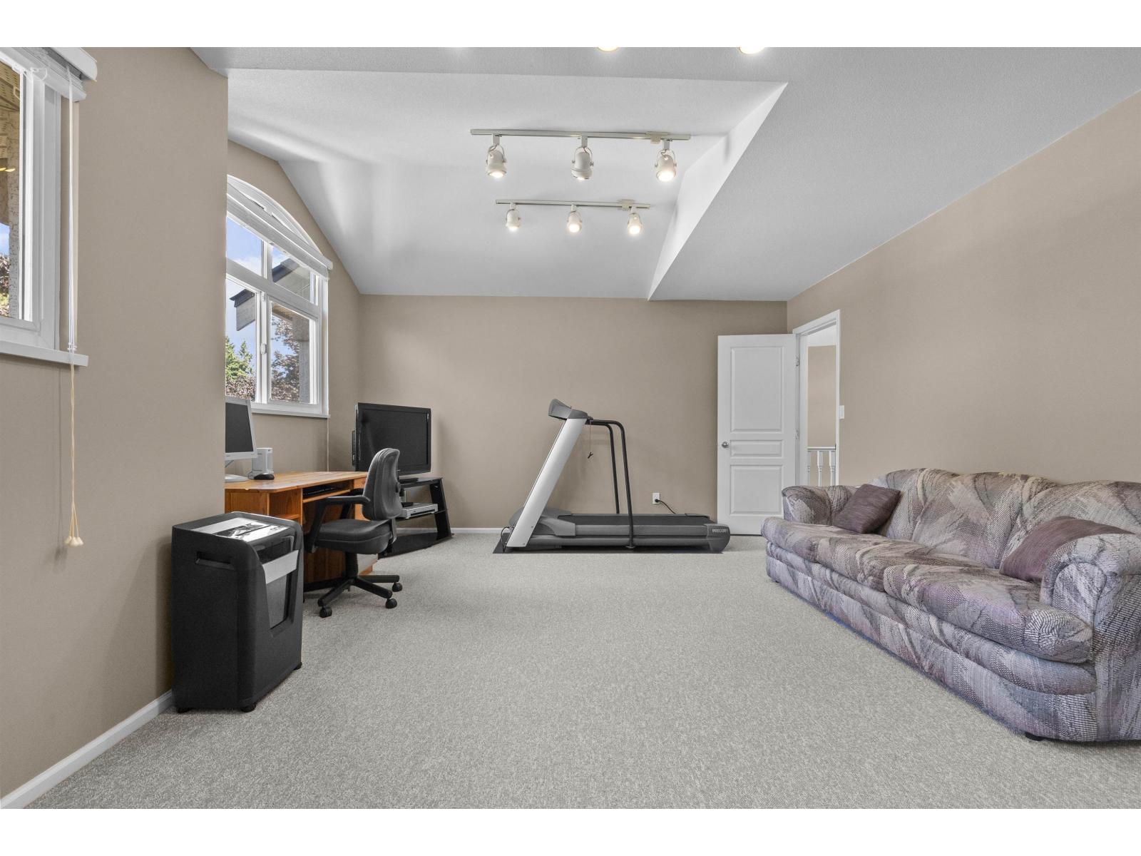 9252 206 Street Property Photo 20