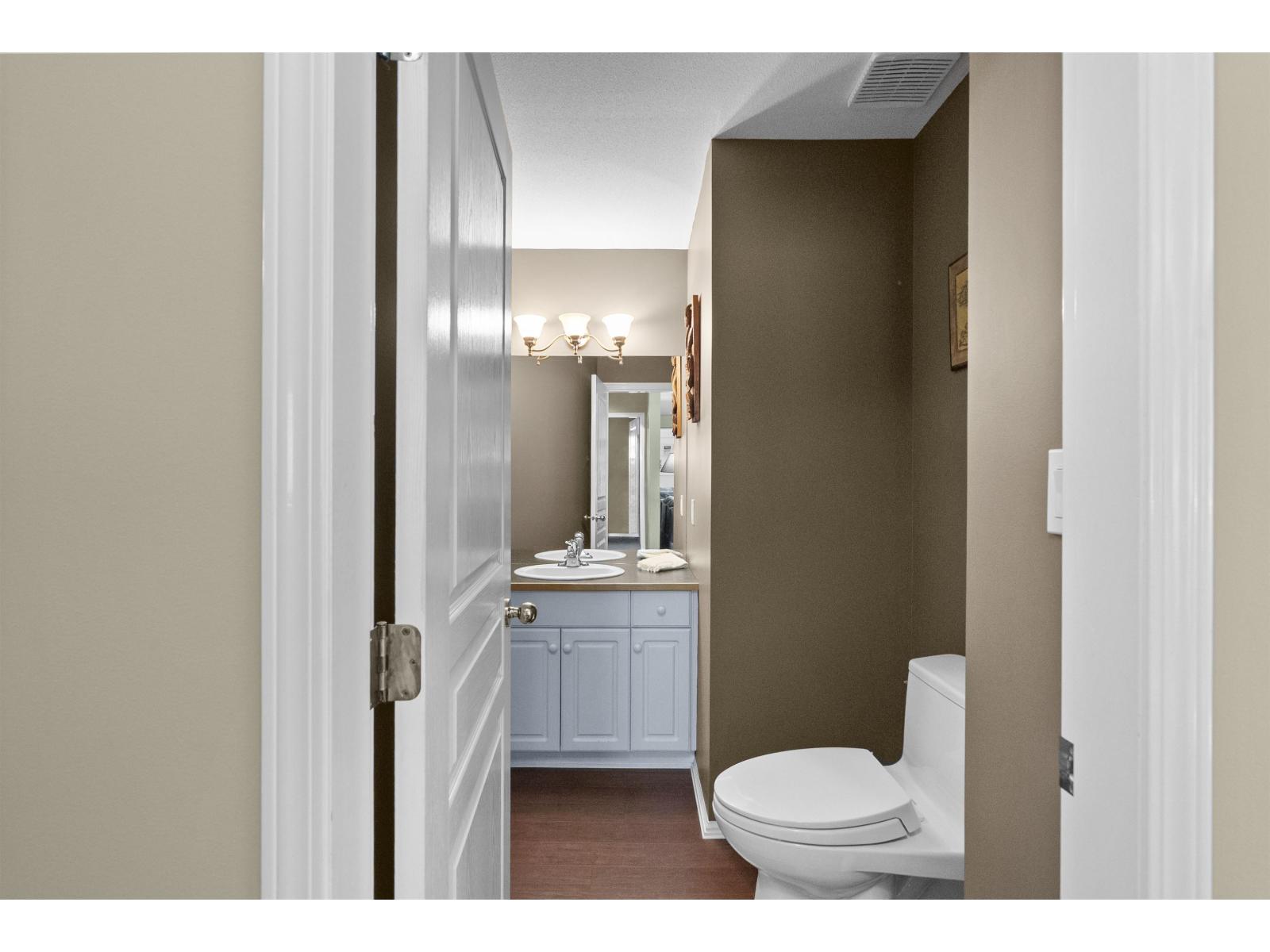 9252 206 Street Property Photo 33