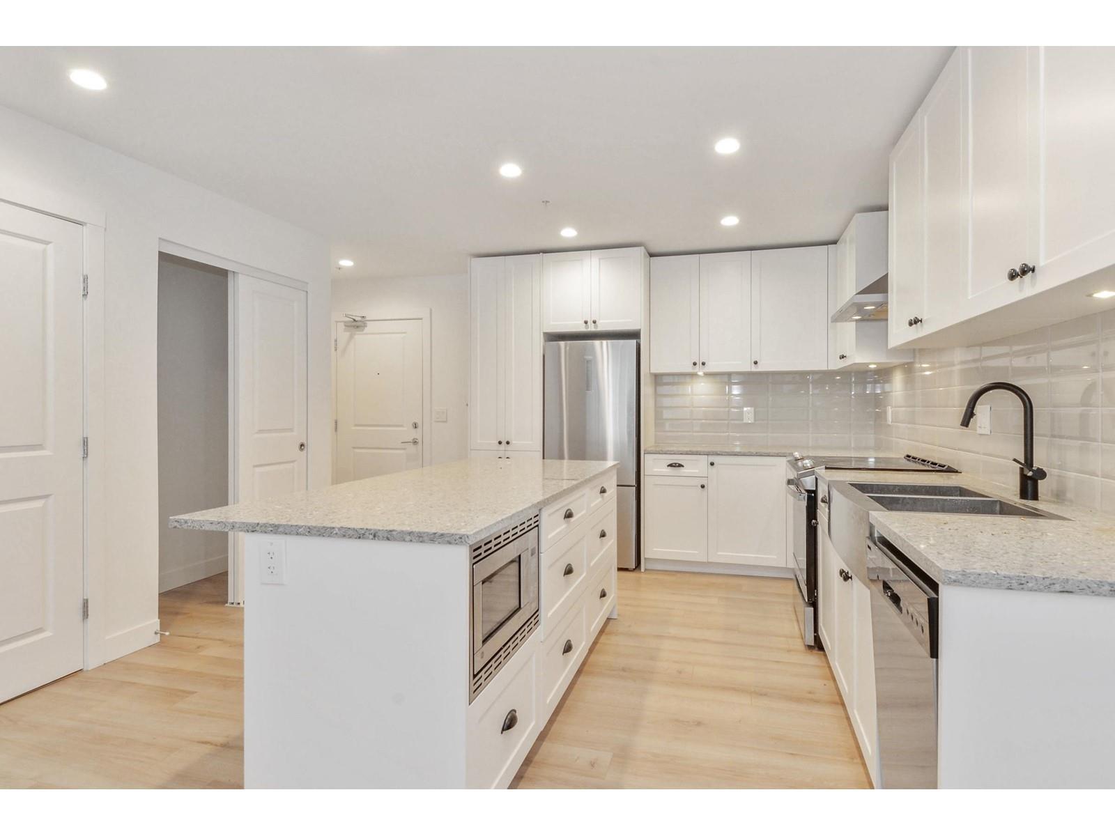 A108 20487 65 Avenue Property Photo 2