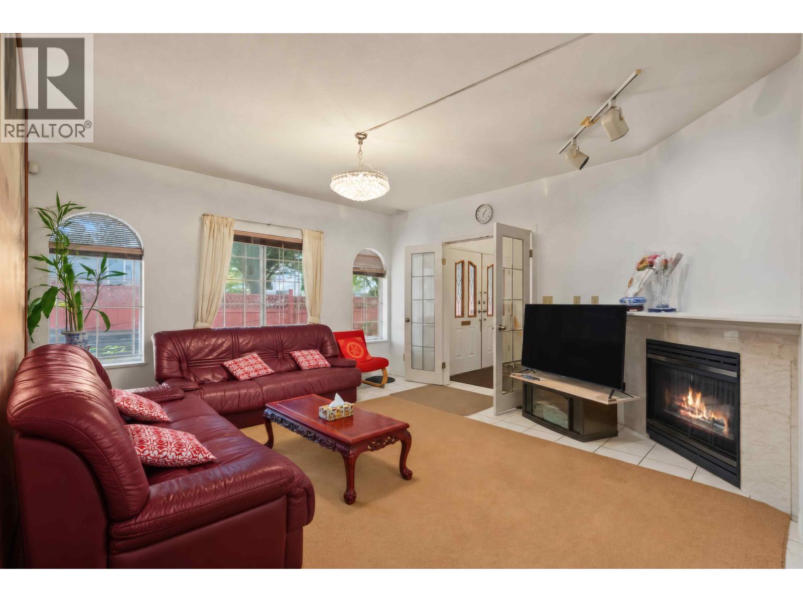 5036 Sherbrooke Street Property Photo 9