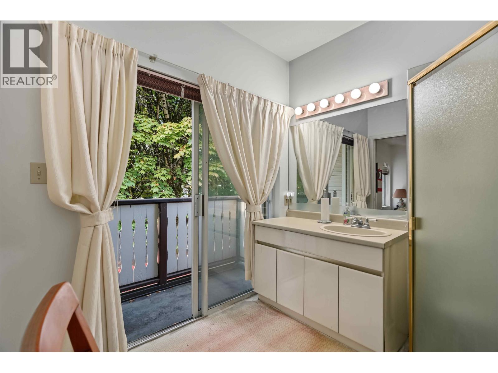 5036 Sherbrooke Street Property Photo 13