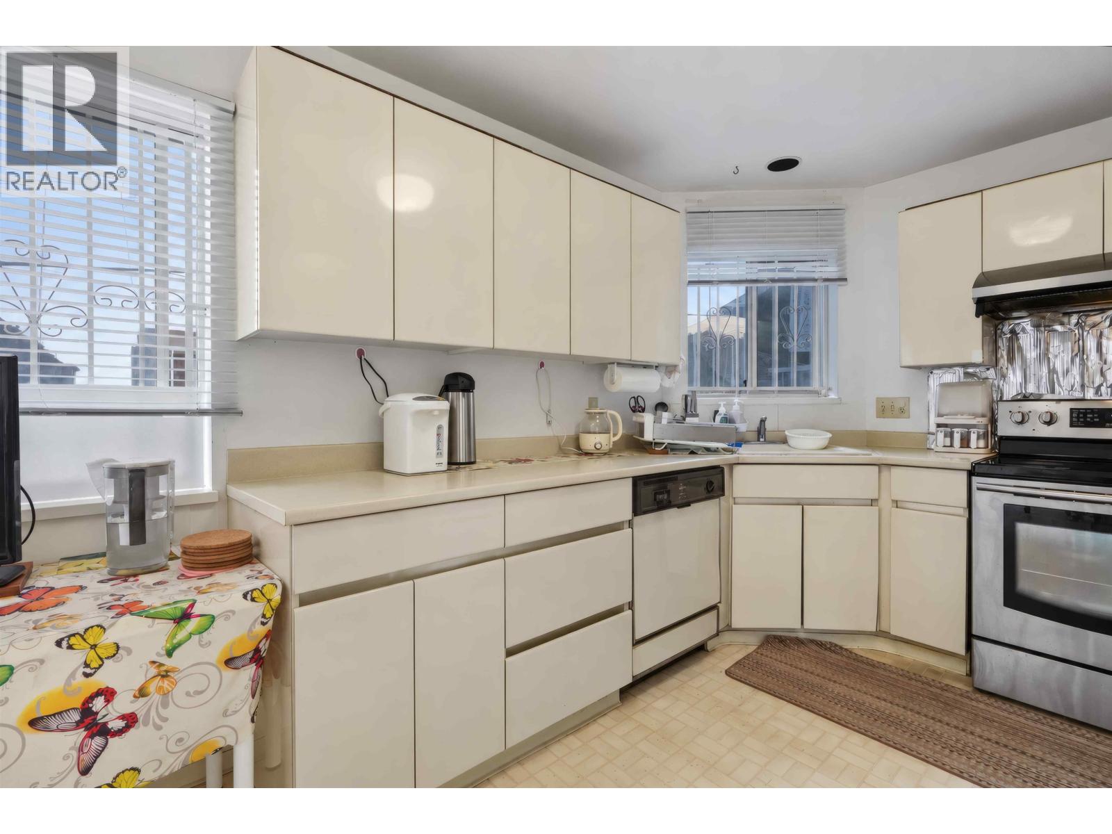 5036 Sherbrooke Street Property Photo 14