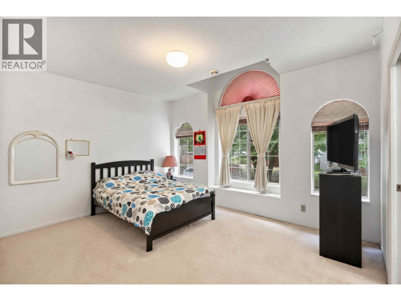 5036 Sherbrooke Street Property Photo 17