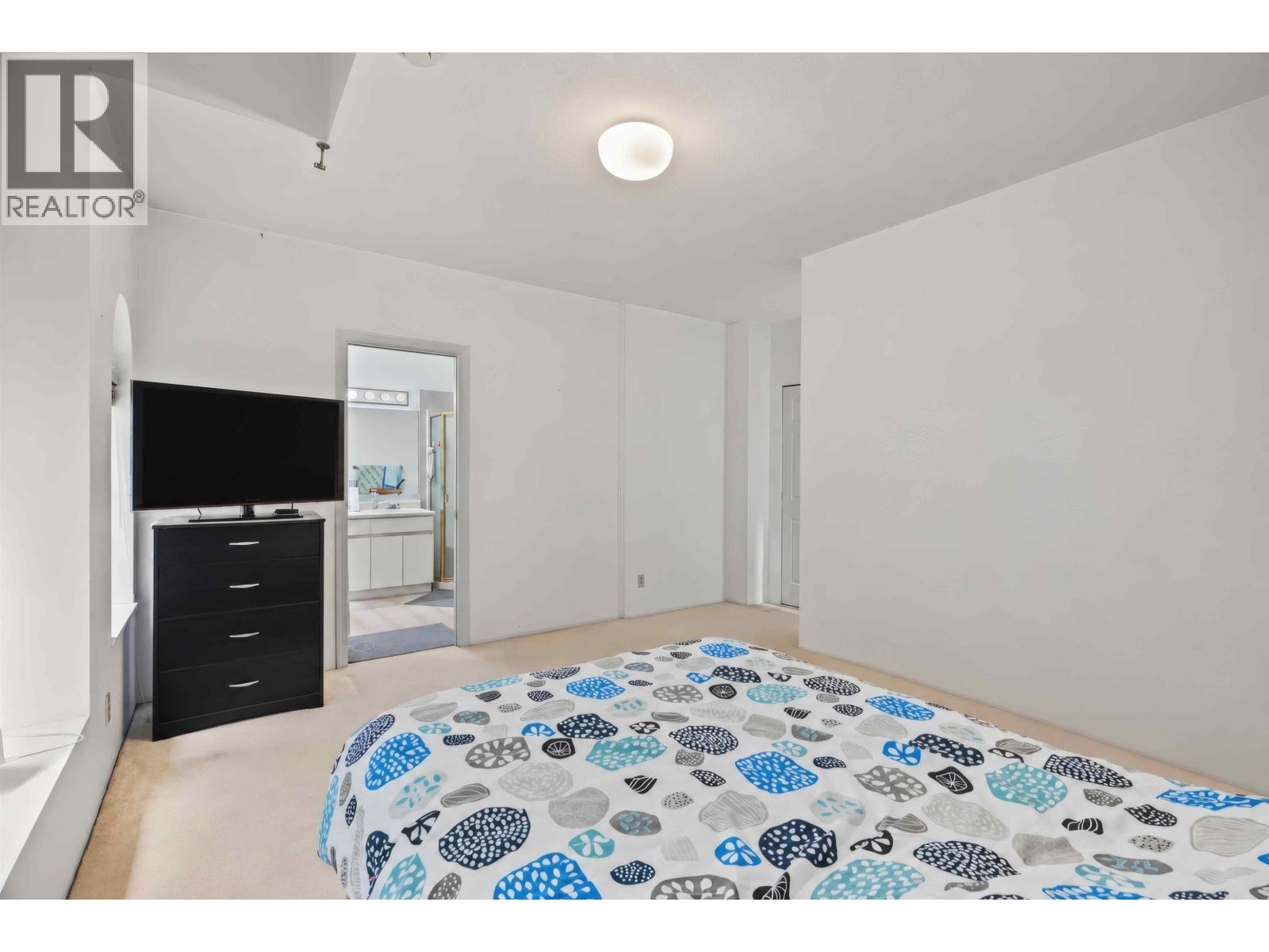 5036 Sherbrooke Street Property Photo 18