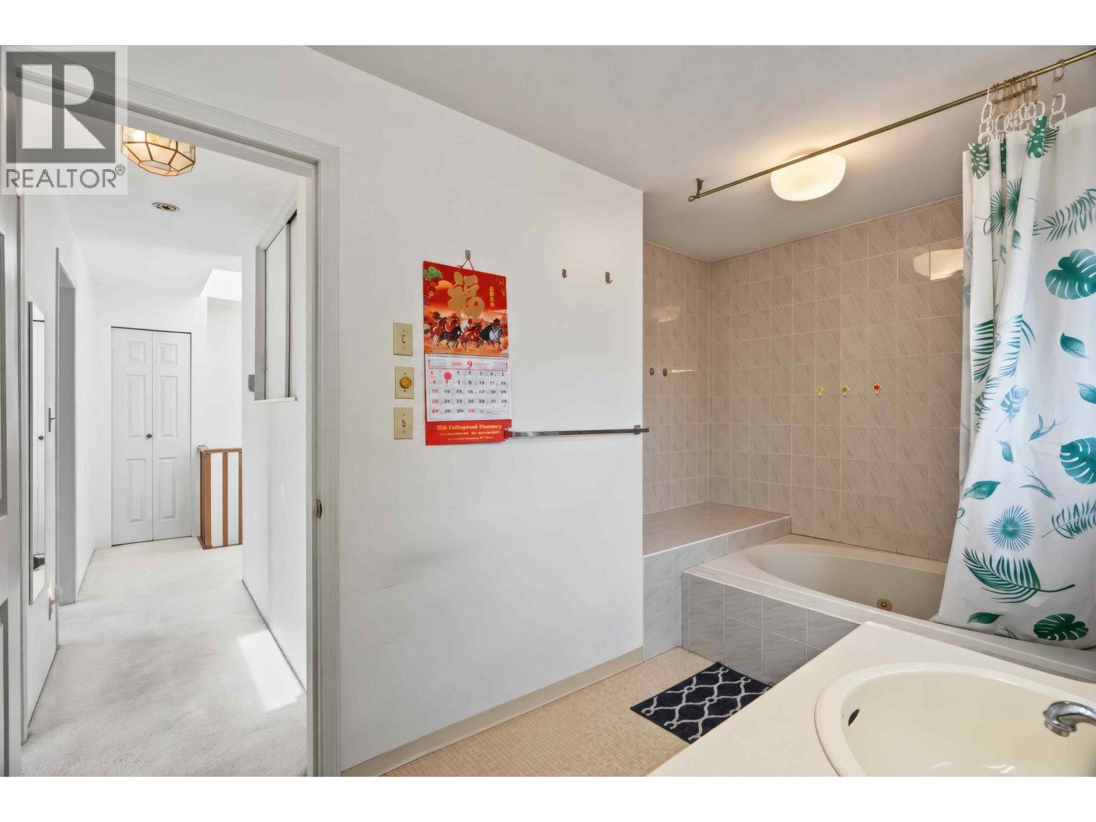 5036 Sherbrooke Street Property Photo 25