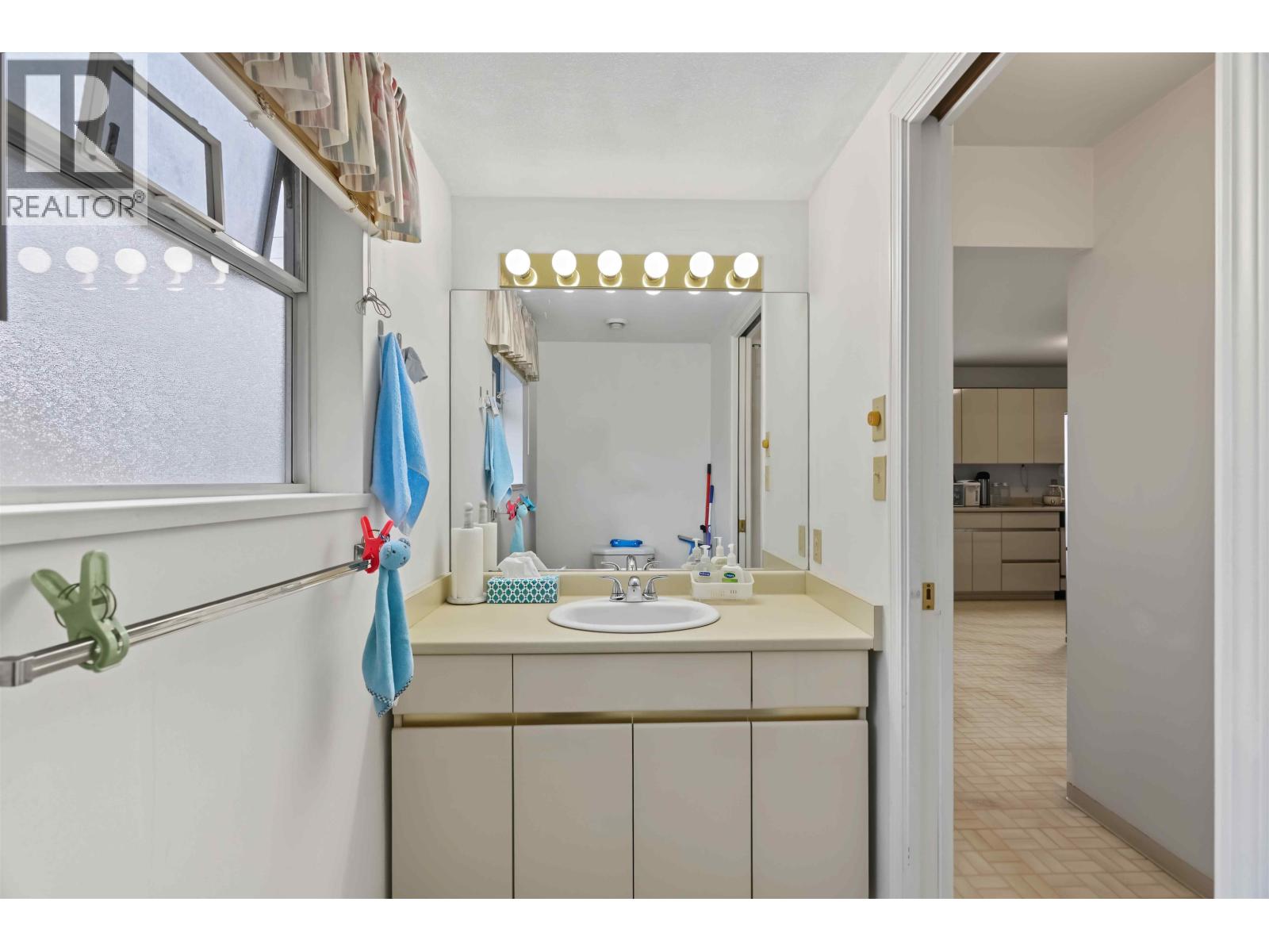 5036 Sherbrooke Street Property Photo 26