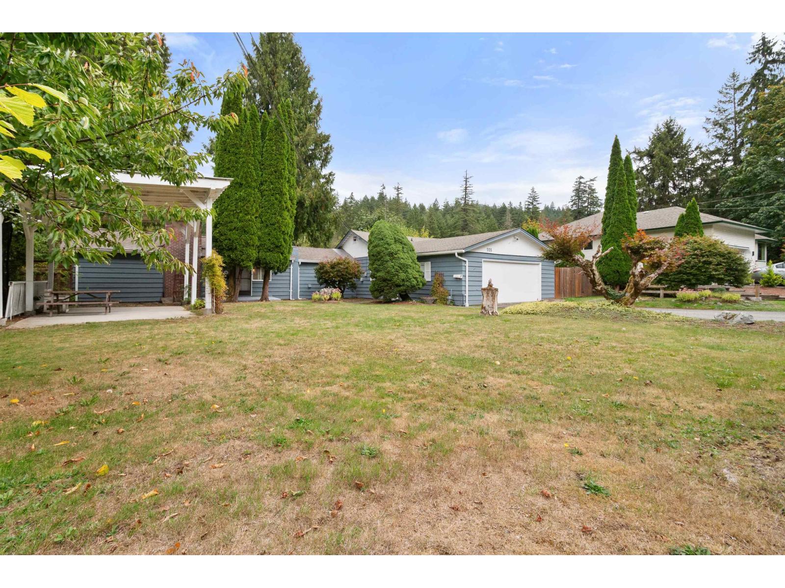 555 Glenaire Drive Property Photo 3
