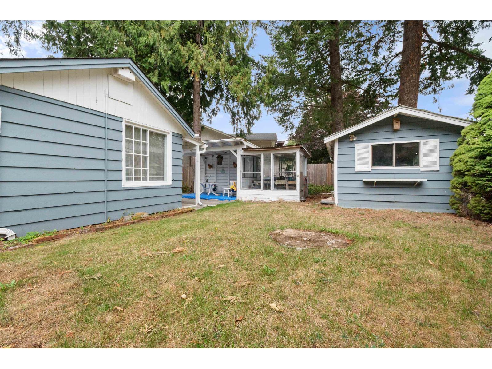 555 Glenaire Drive Property Photo 9