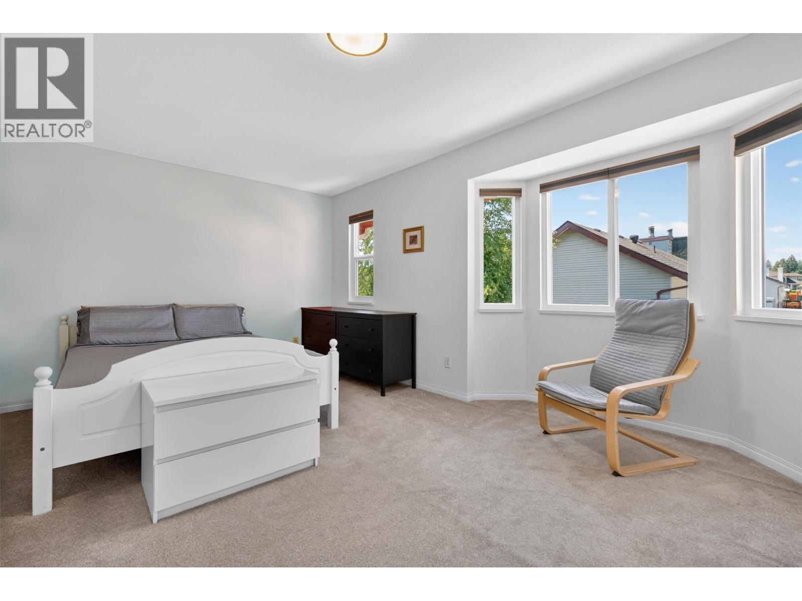 290 Santiago Street Property Photo 18