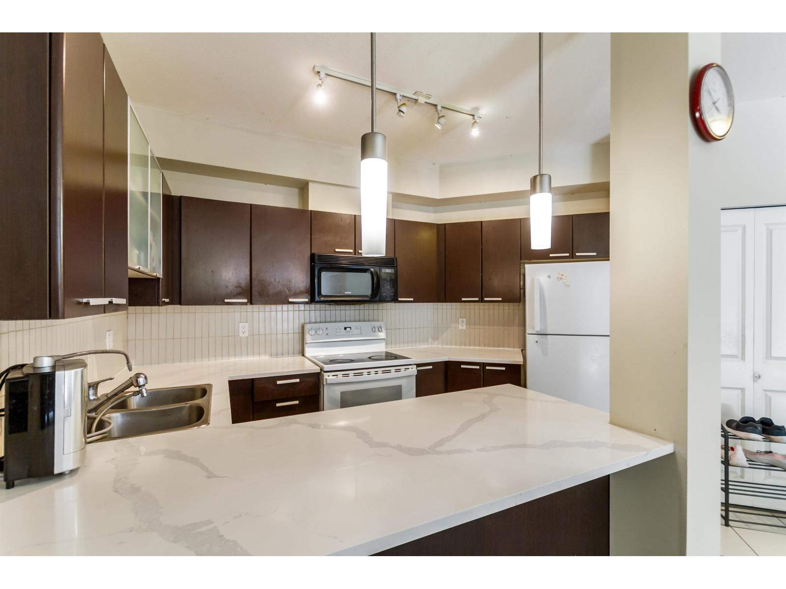 301 10499 University Drive Property Photo 3