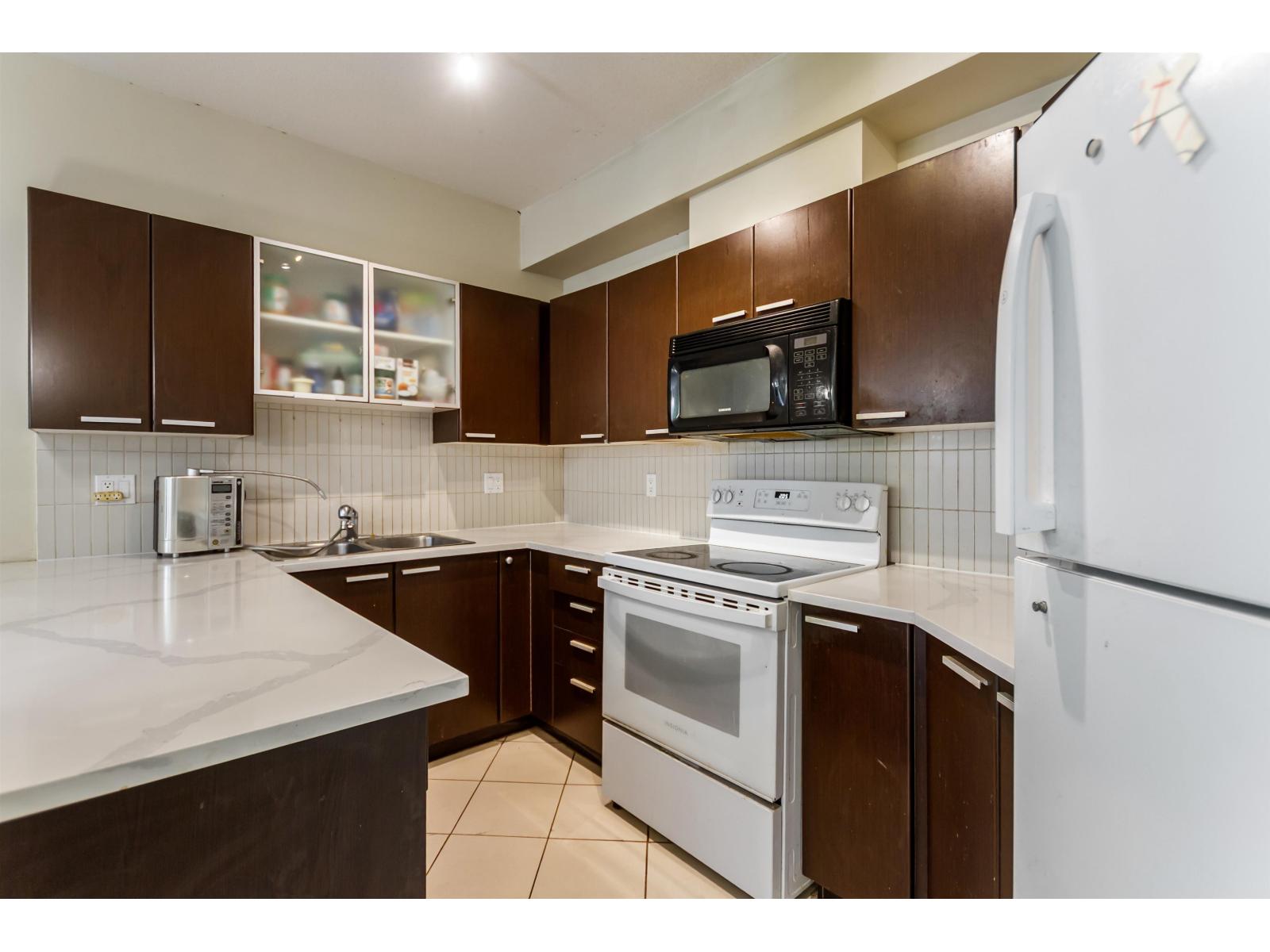 301 10499 University Drive Property Photo 4