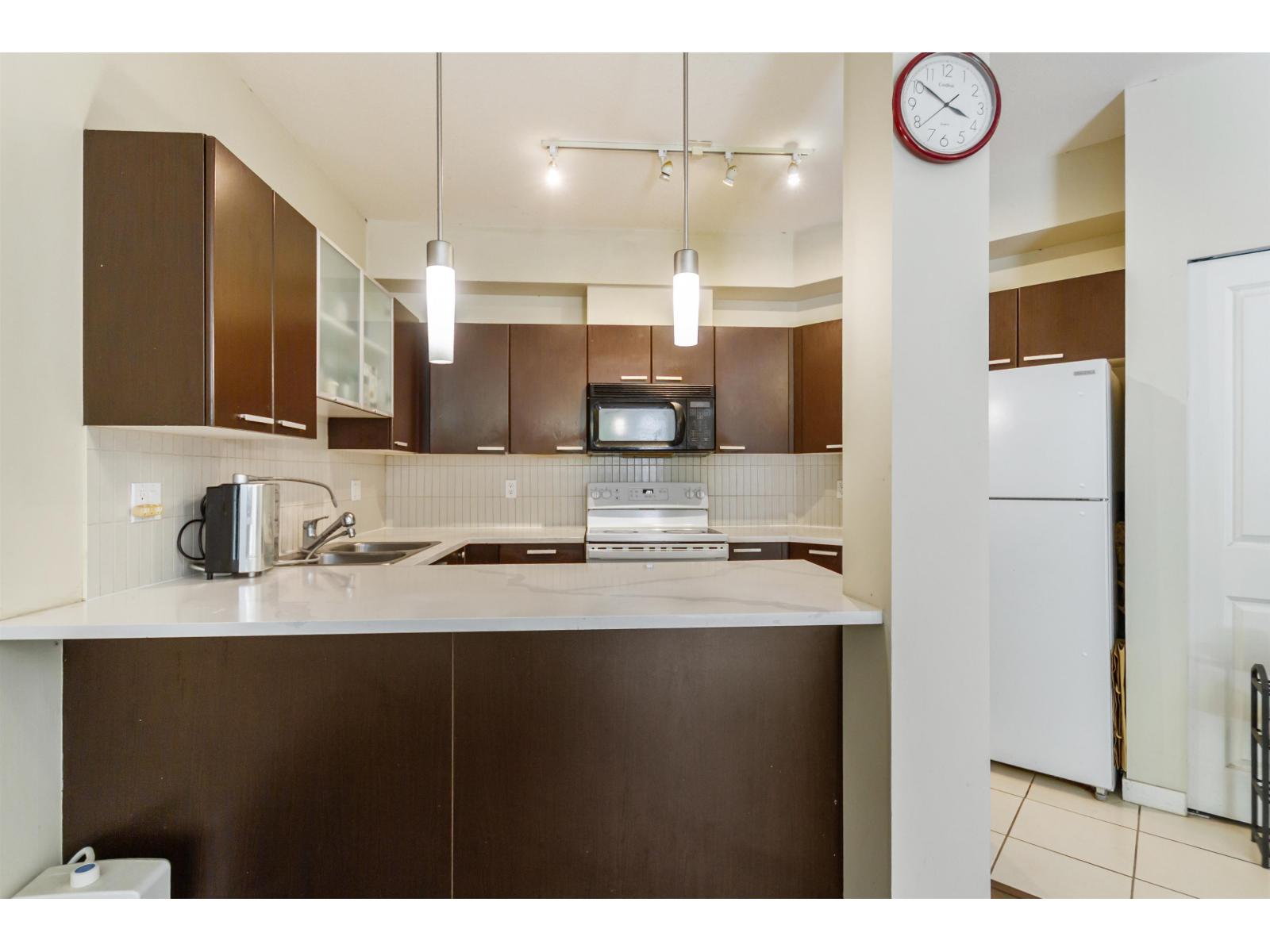 301 10499 University Drive Property Photo 5