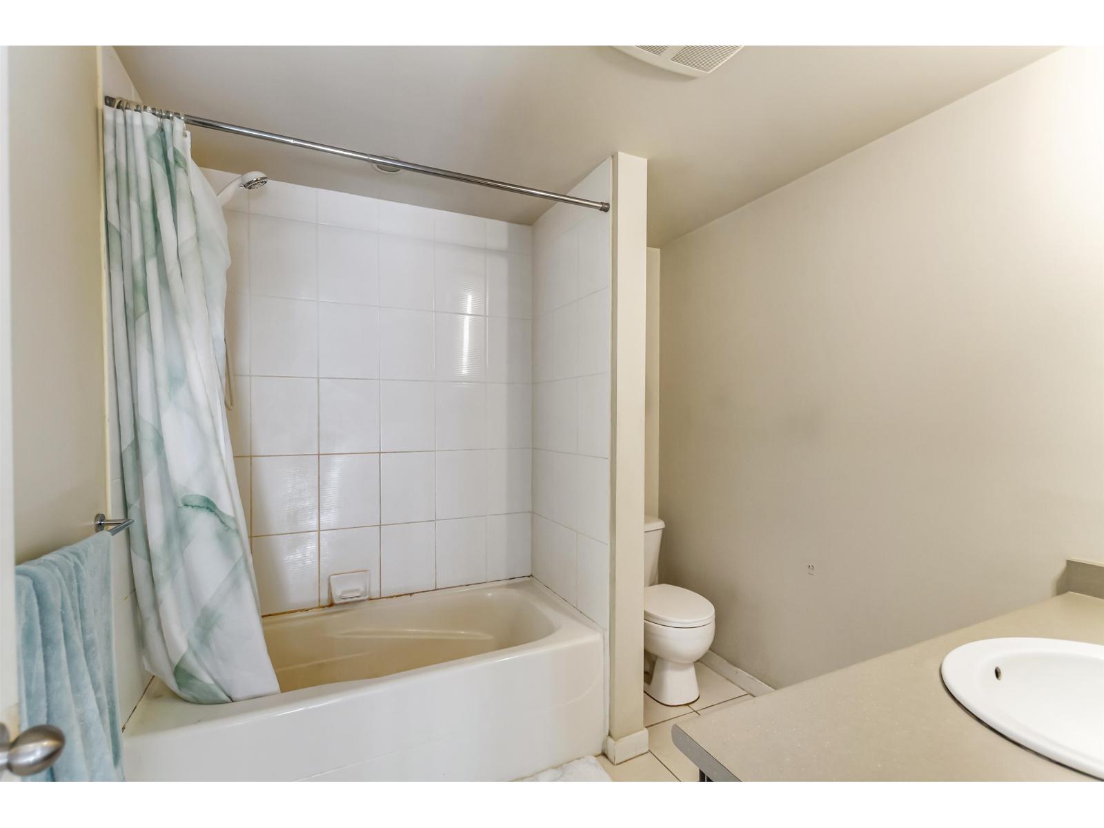 301 10499 University Drive Property Photo 12