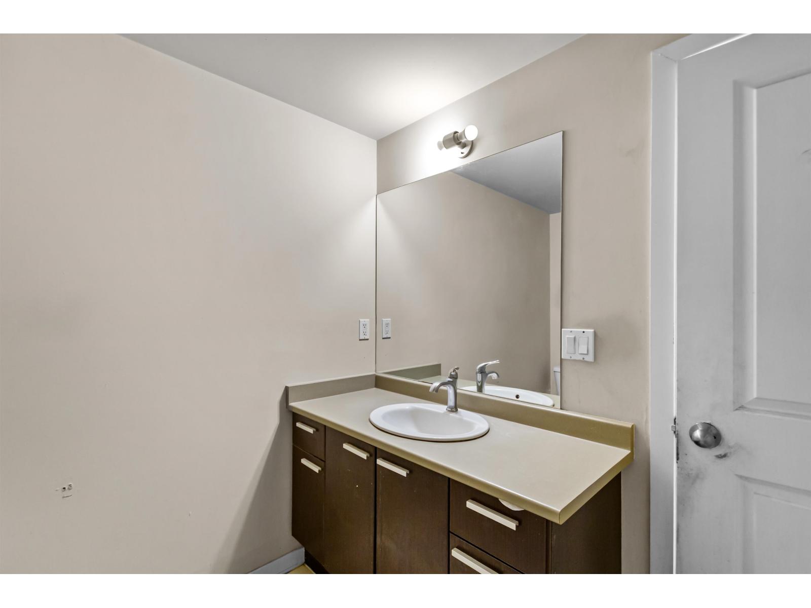 301 10499 University Drive Property Photo 13