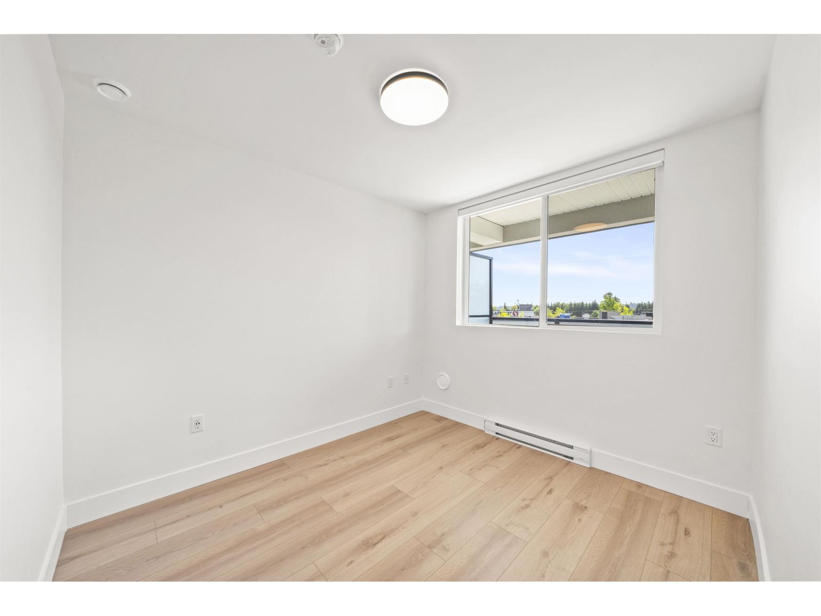237 20769 Fraser Highway Property Photo 9