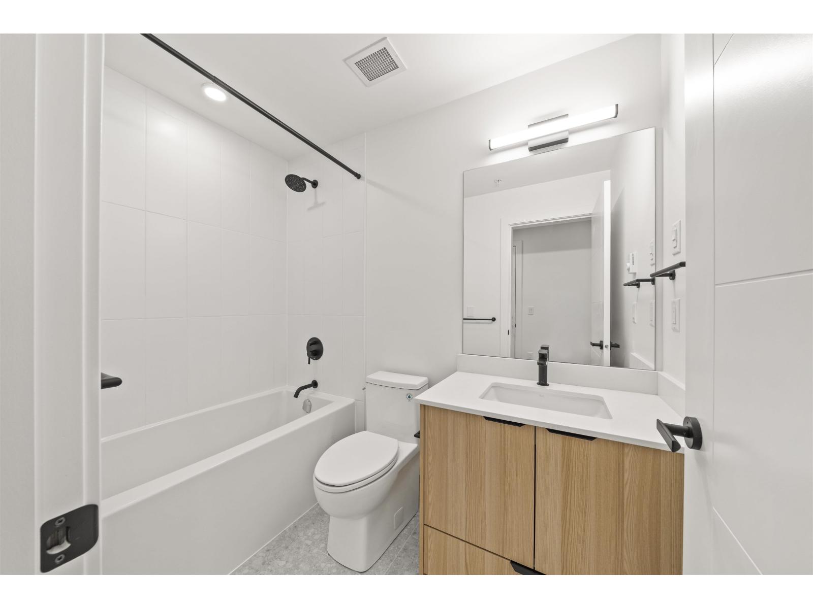 237 20769 Fraser Highway Property Photo 12