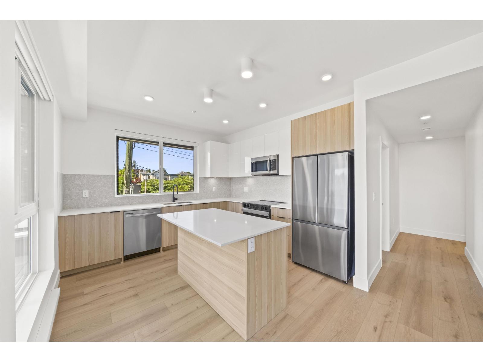 202 20769 Fraser Highway Property Photo 3
