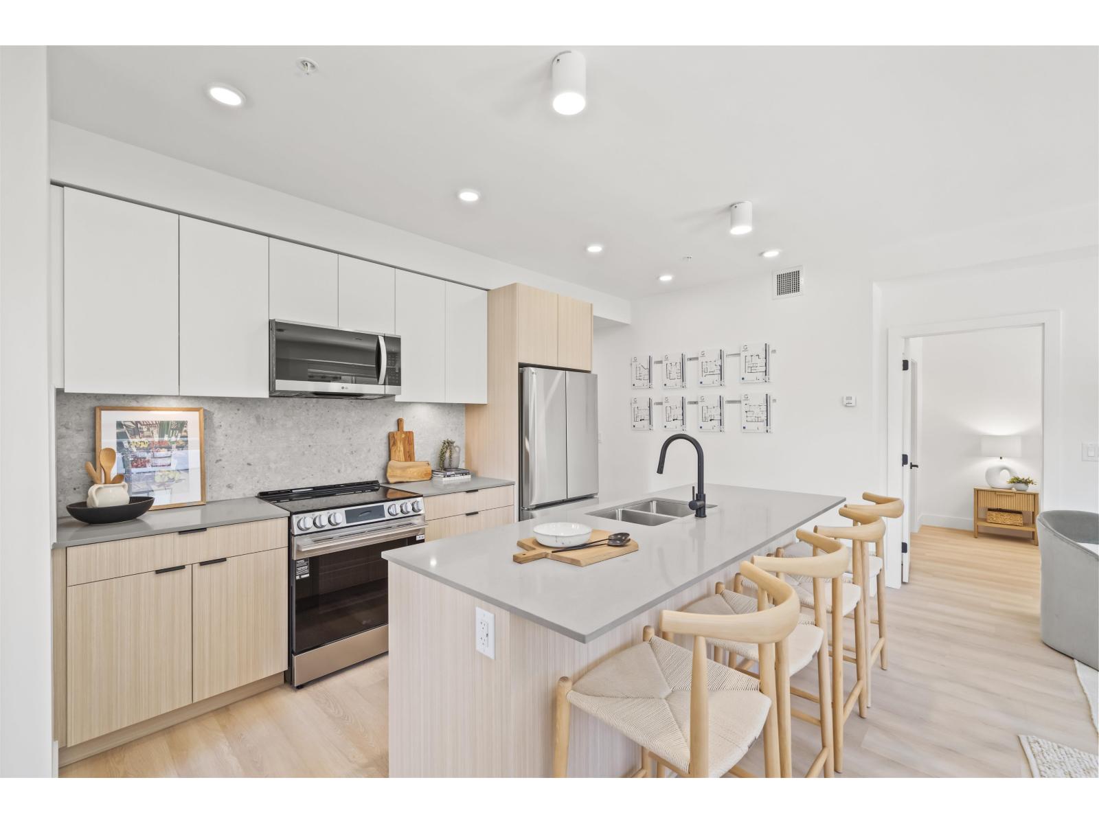 419 13455 94a Avenue Property Photo 3