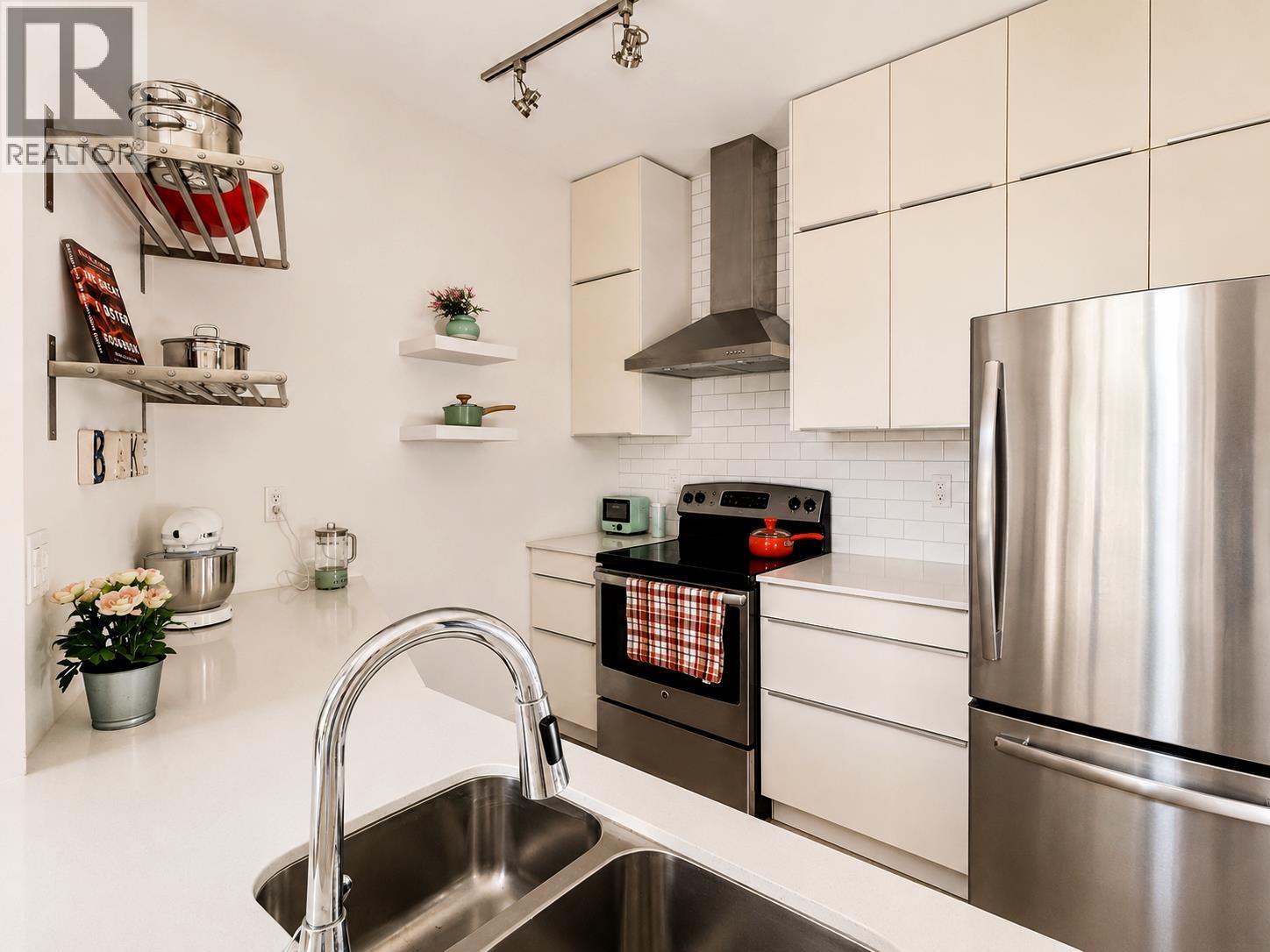 101 3070 Guildford Way Property Photo 11