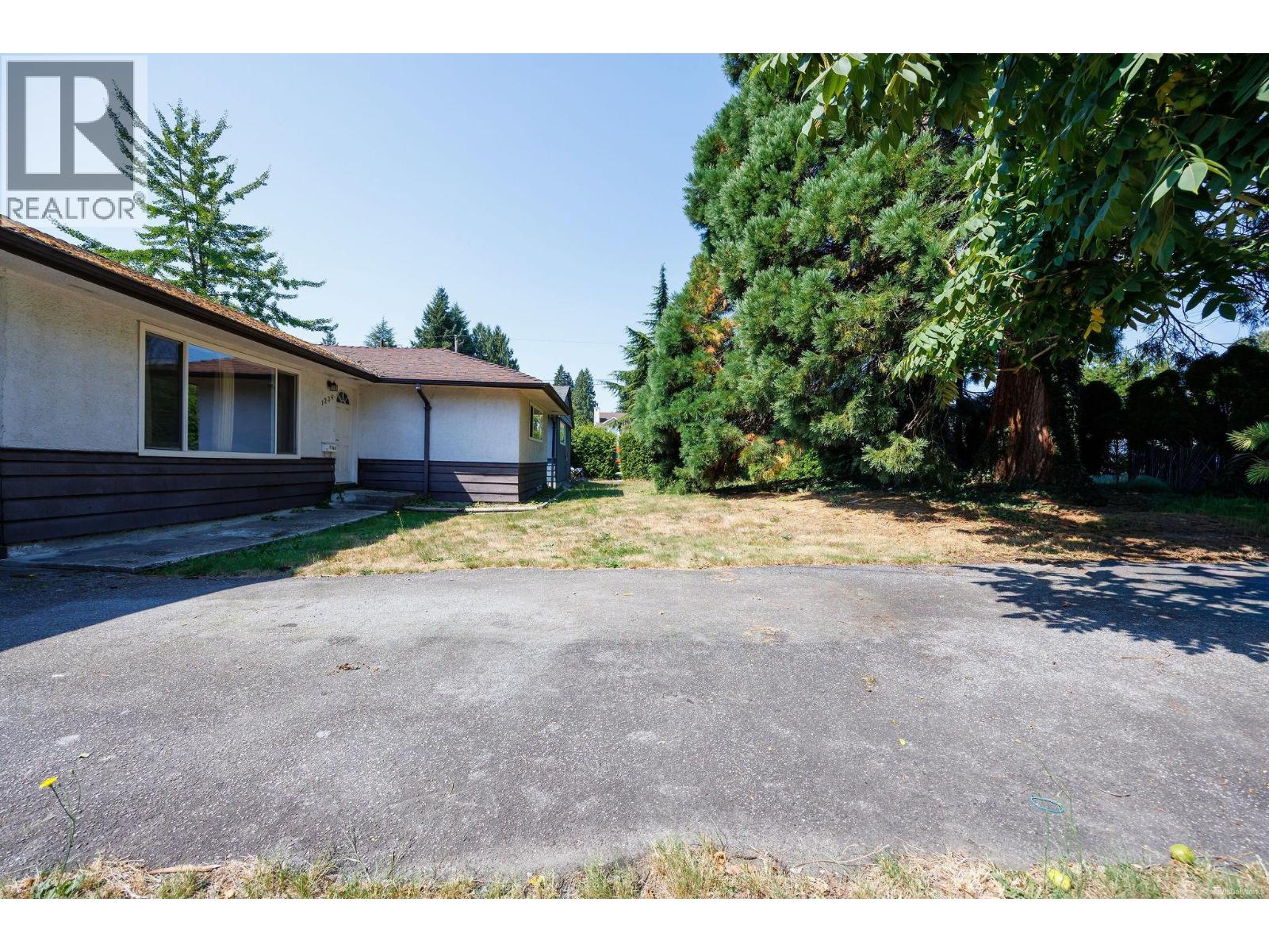 1234 Prairie Avenue Property Photo 2