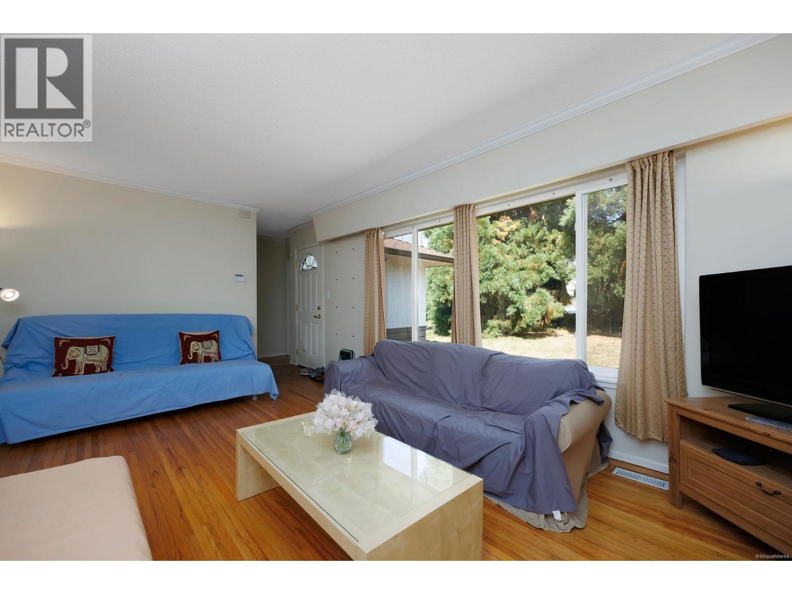 1234 Prairie Avenue Property Photo 8