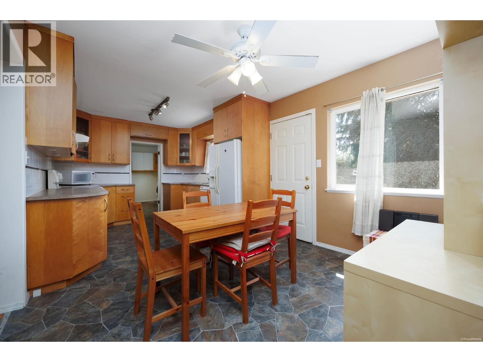 1234 Prairie Avenue Property Photo 10