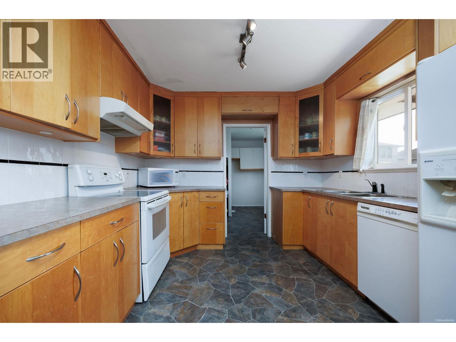 1234 Prairie Avenue Property Photo 12