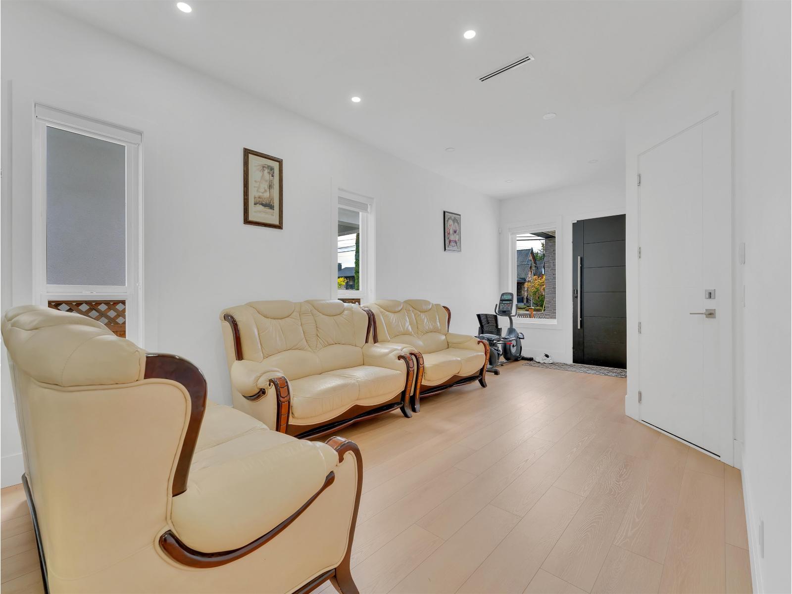 11553 75a Avenue Property Photo 4