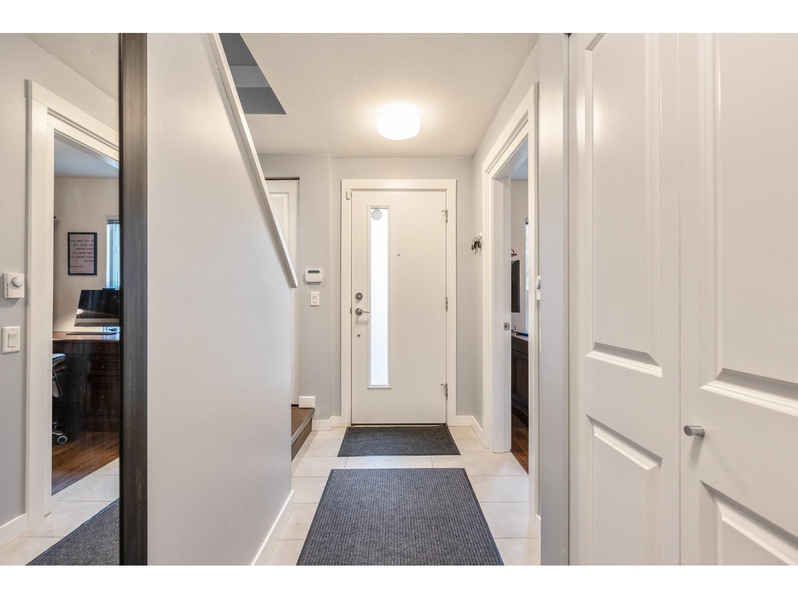 5 15938 27 Avenue Property Photo 2