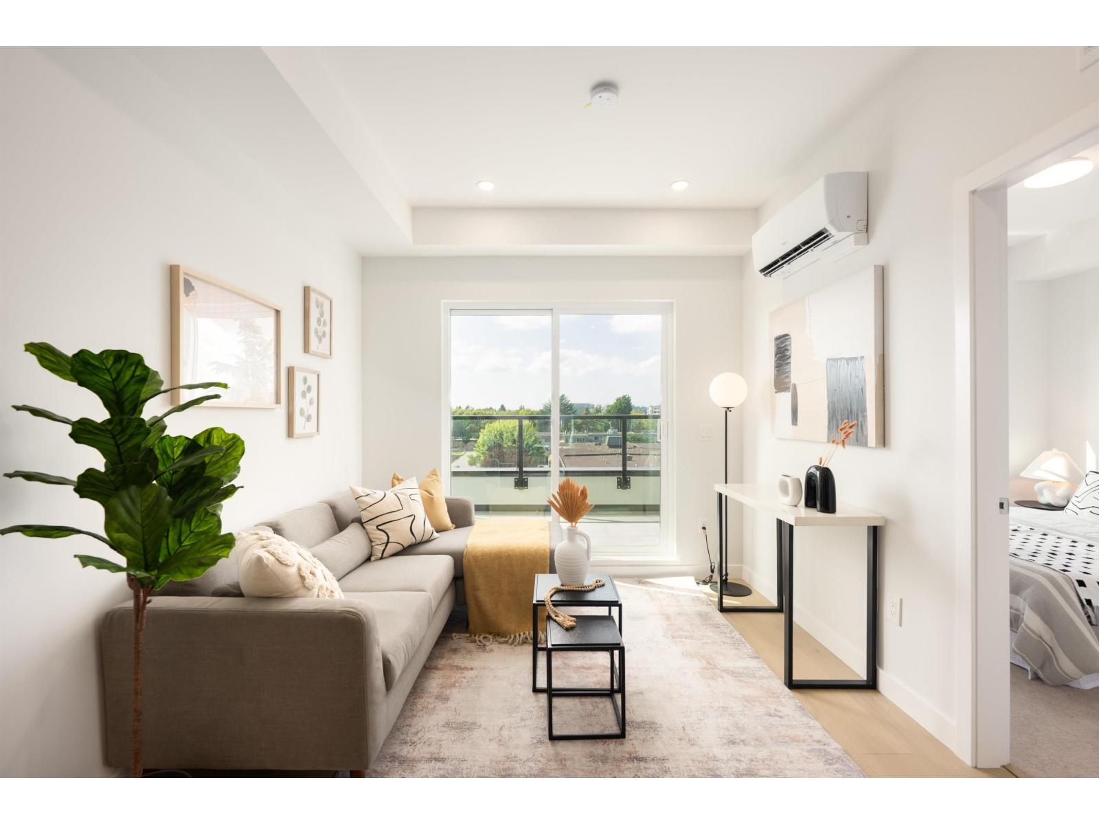 511 5398 207 Street Property Photo 2