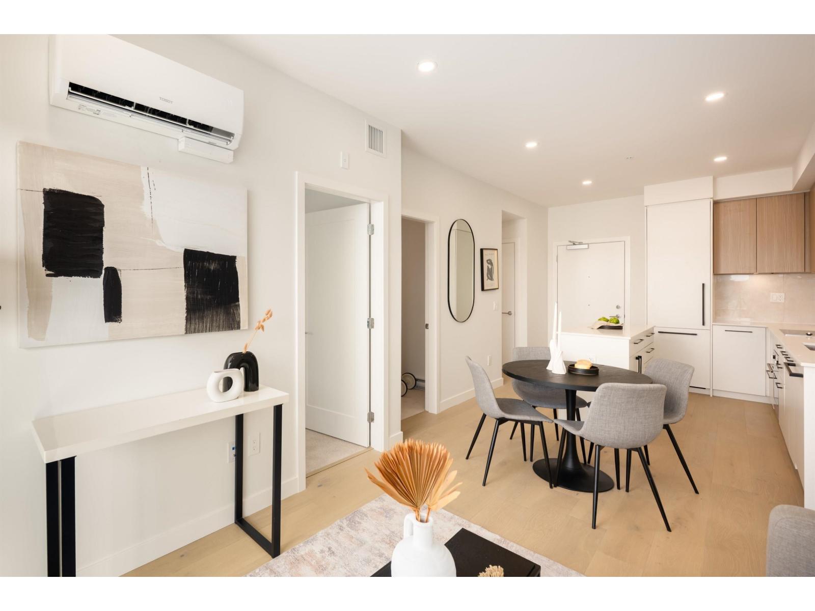 511 5398 207 Street Property Photo 4
