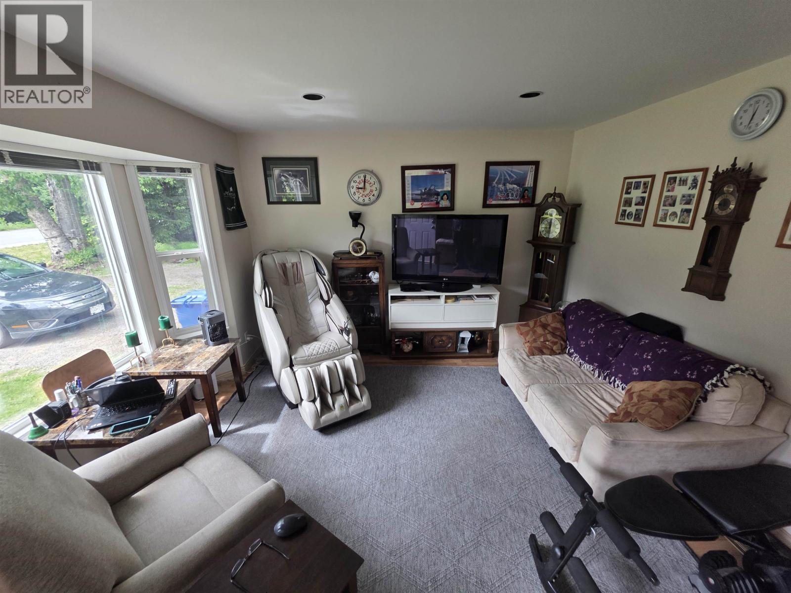 4932 Graham Avenue Property Photo 3