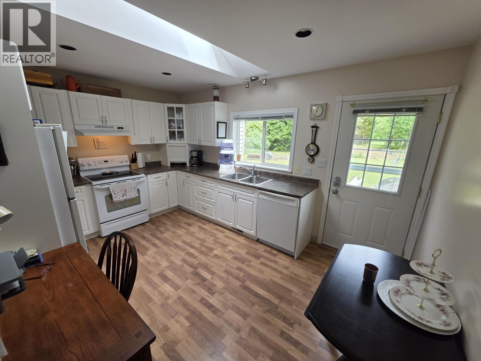 4932 Graham Avenue Property Photo 4