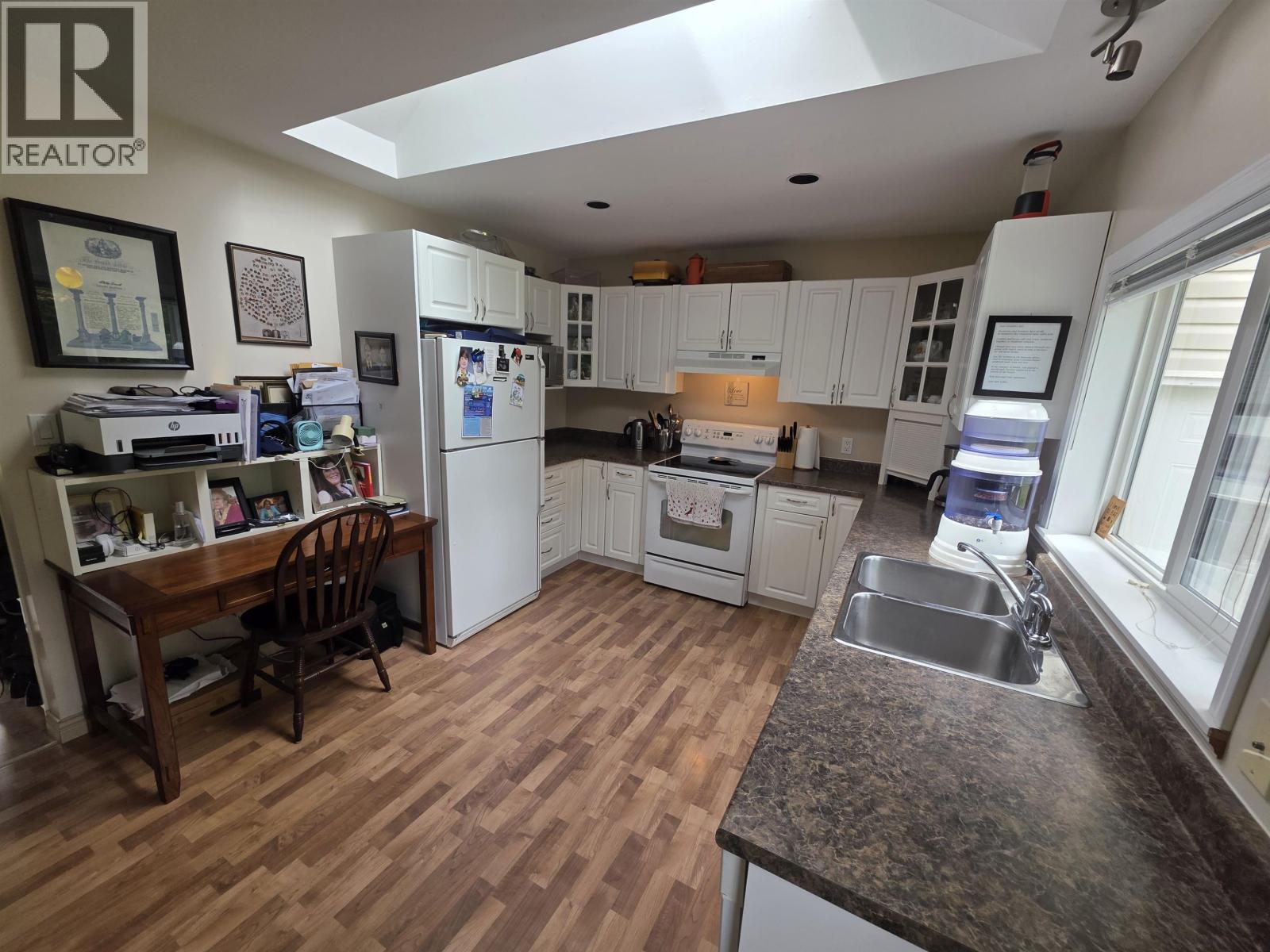 4932 Graham Avenue Property Photo 6