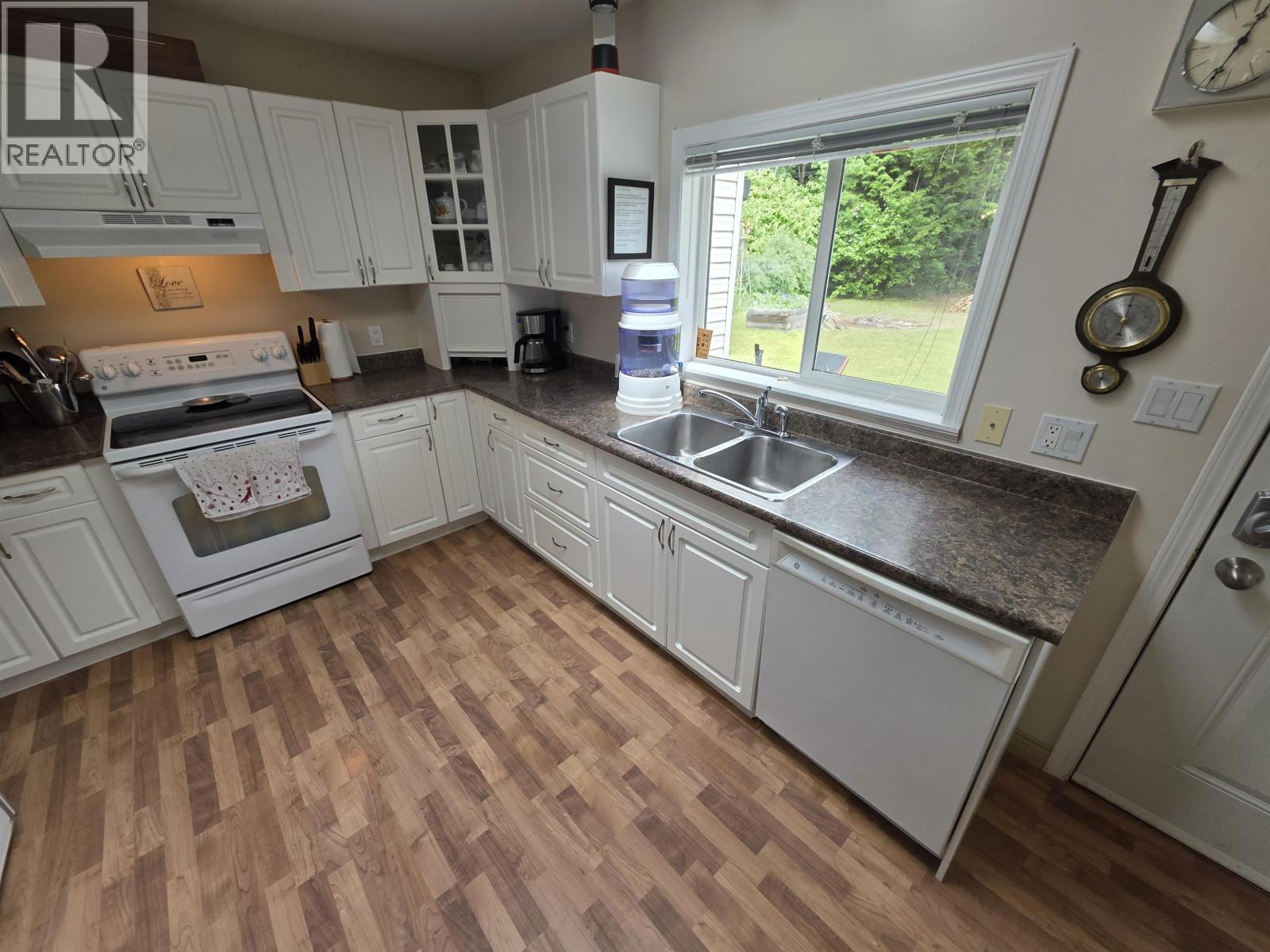 4932 Graham Avenue Property Photo 7