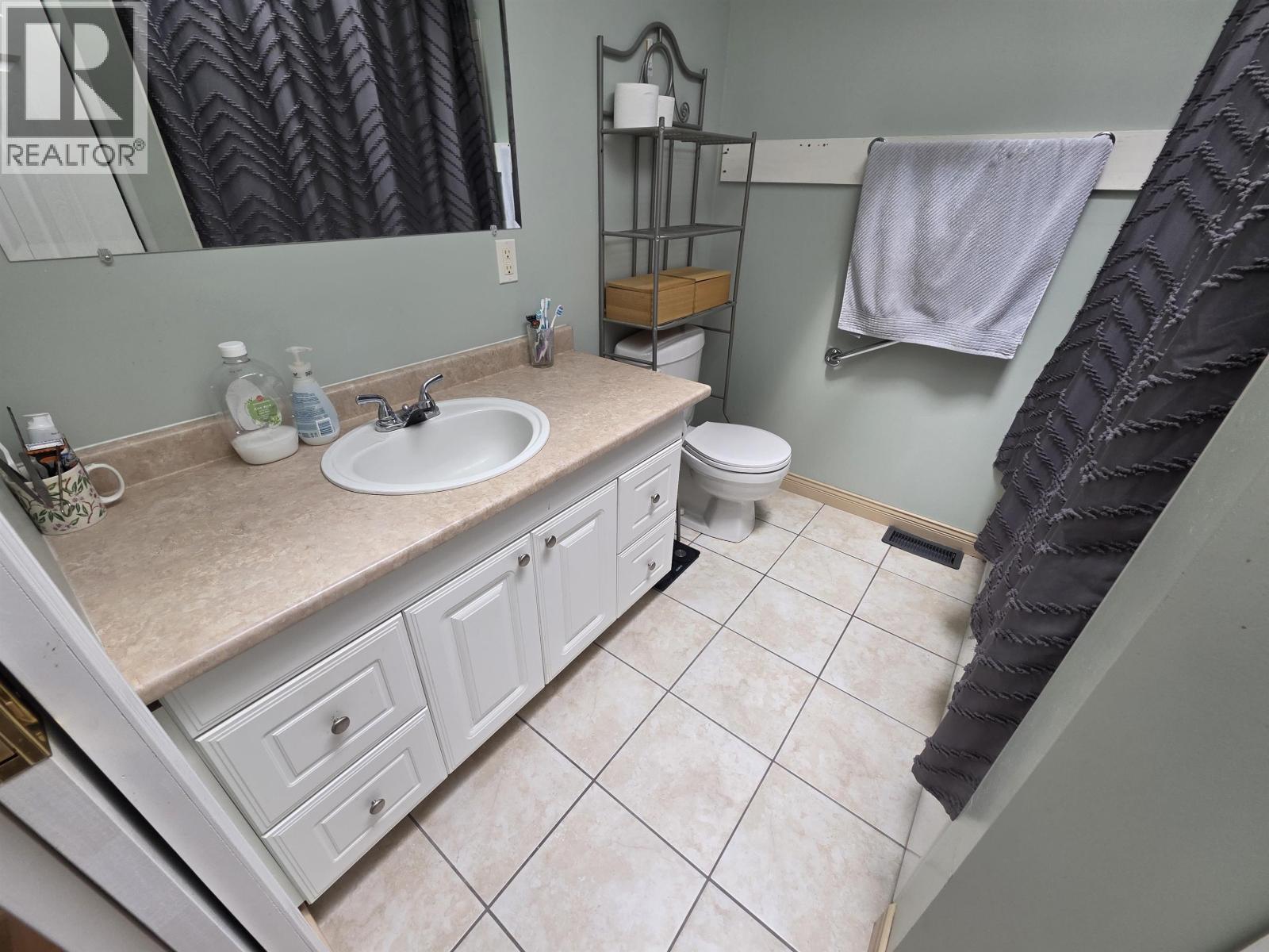 4932 Graham Avenue Property Photo 9