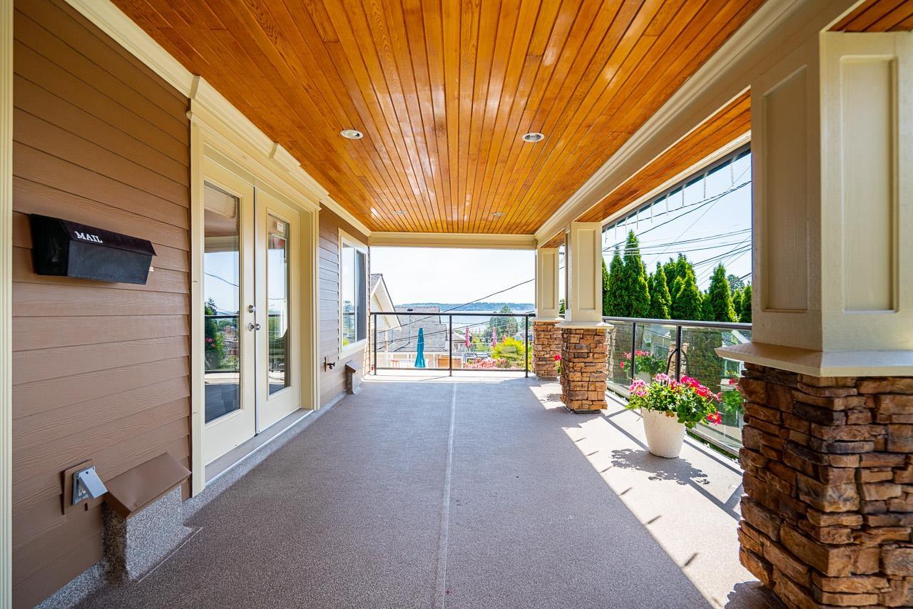 976 Parker Street Property Photo 4