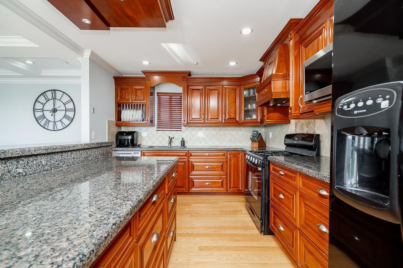 976 Parker Street Property Photo 12