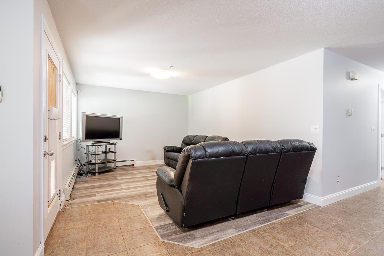 976 Parker Street Property Photo 32
