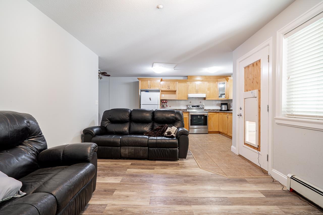 976 Parker Street Property Photo 33