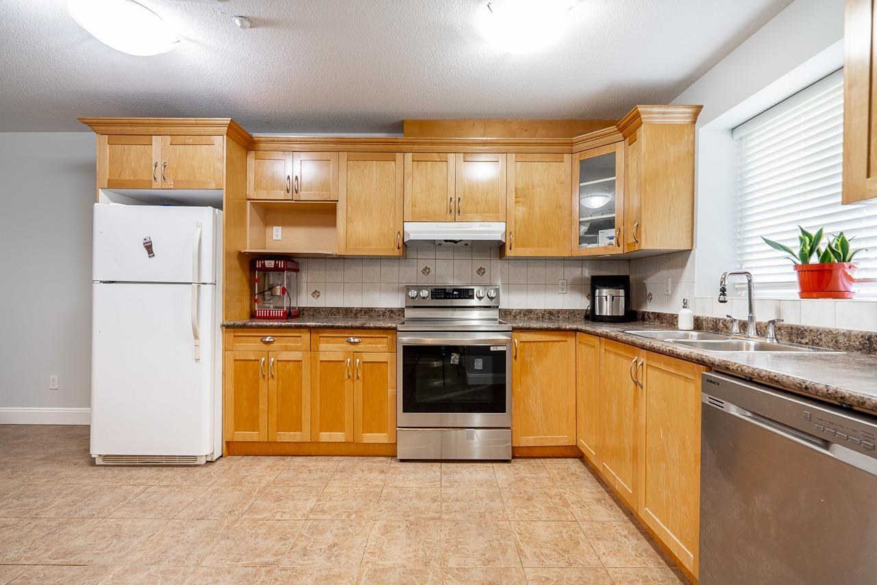 976 Parker Street Property Photo 34