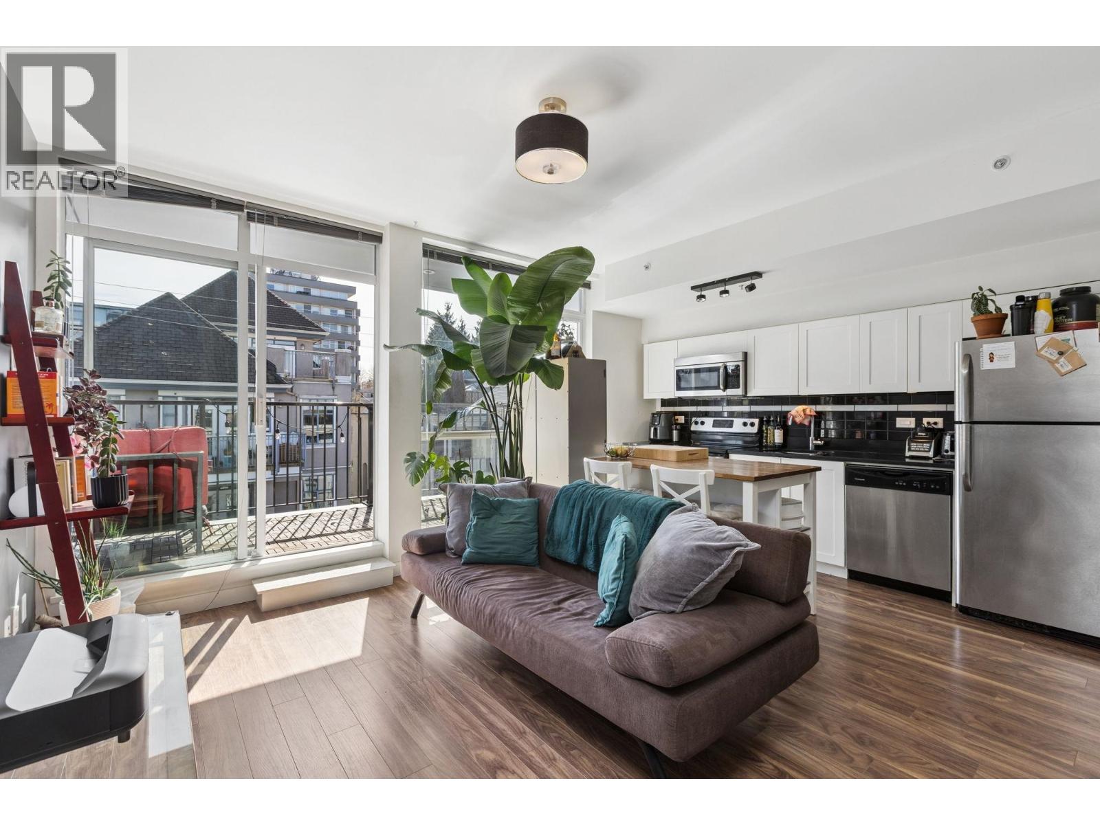 406 2511 Quebec Street Property Photo 1