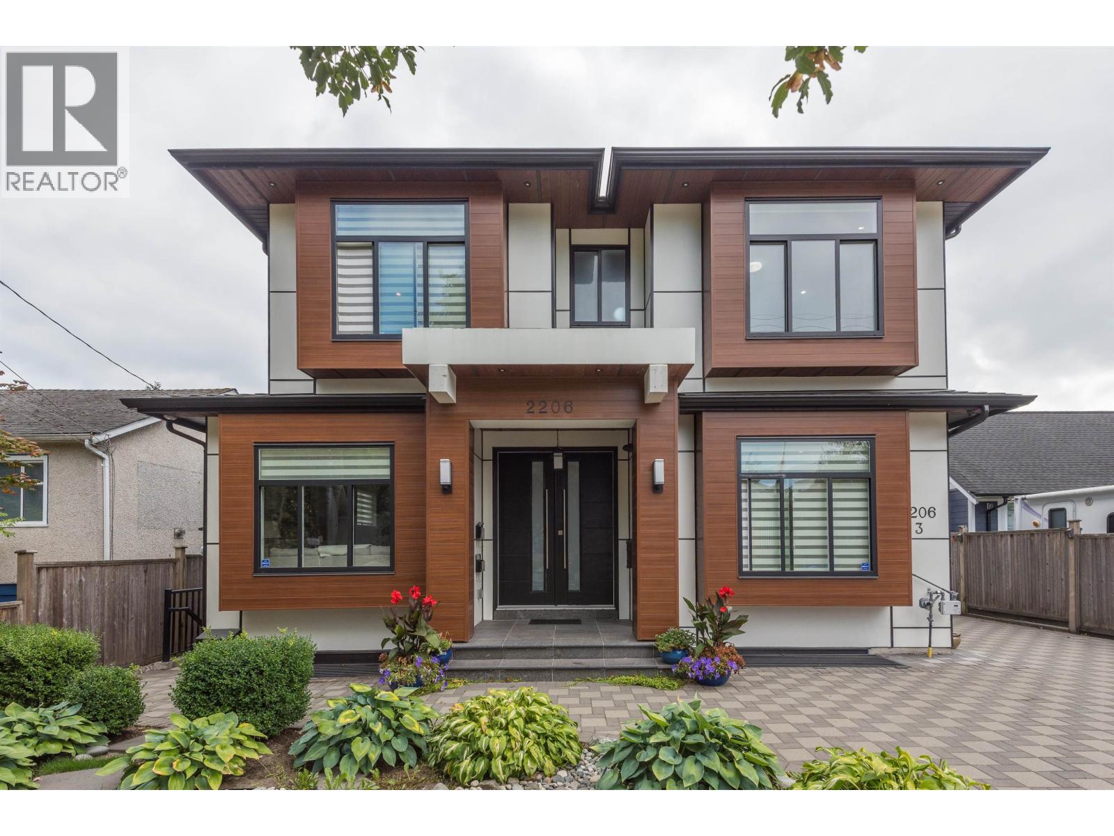 2206 London Street Property Photo 1
