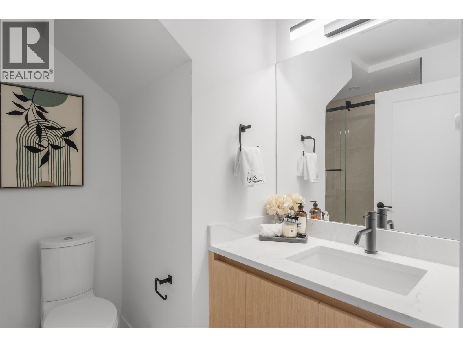 1012 W 52nd Avenue Property Photo 4