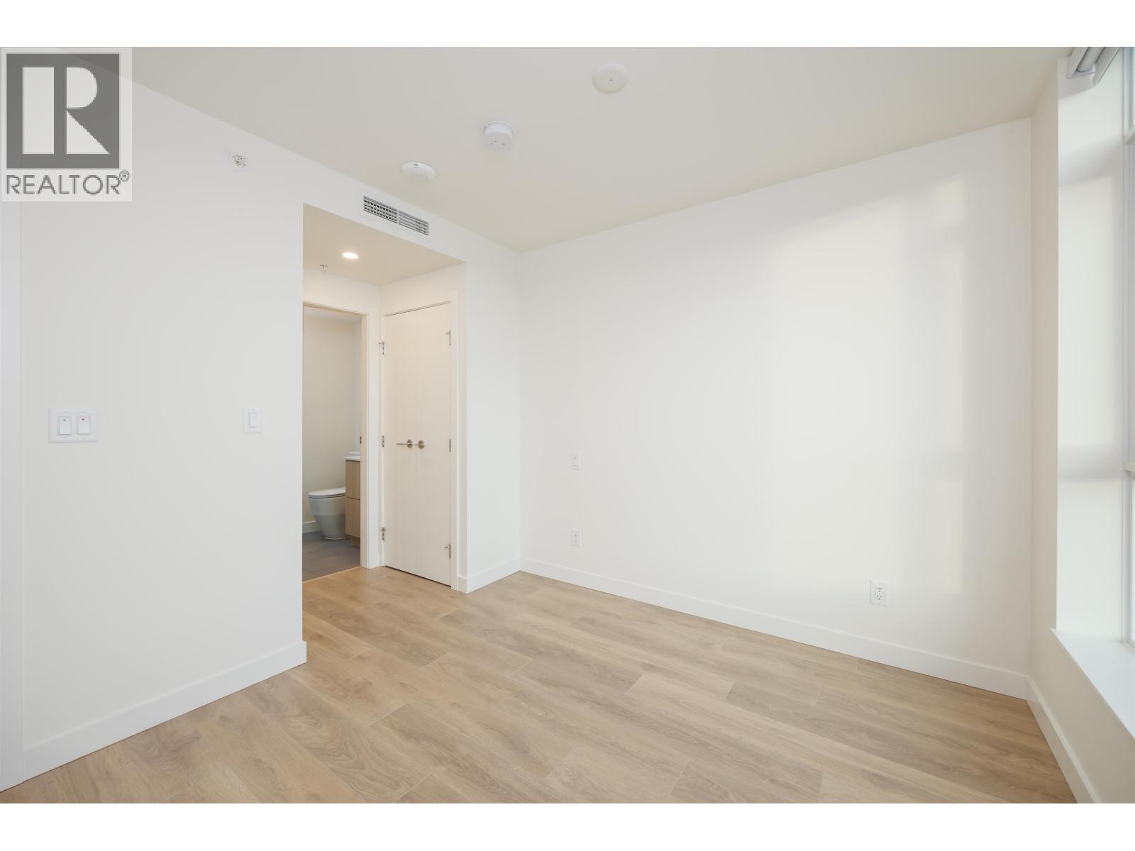 802 308 Alderson Avenue Property Photo 9