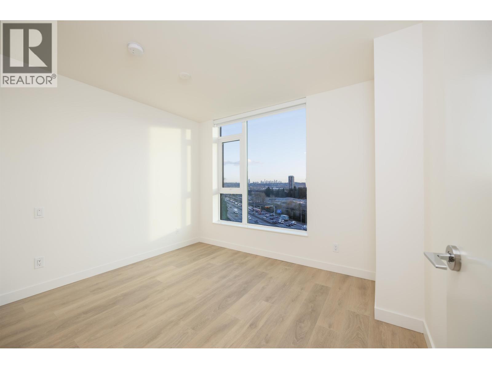 802 308 Alderson Avenue Property Photo 10