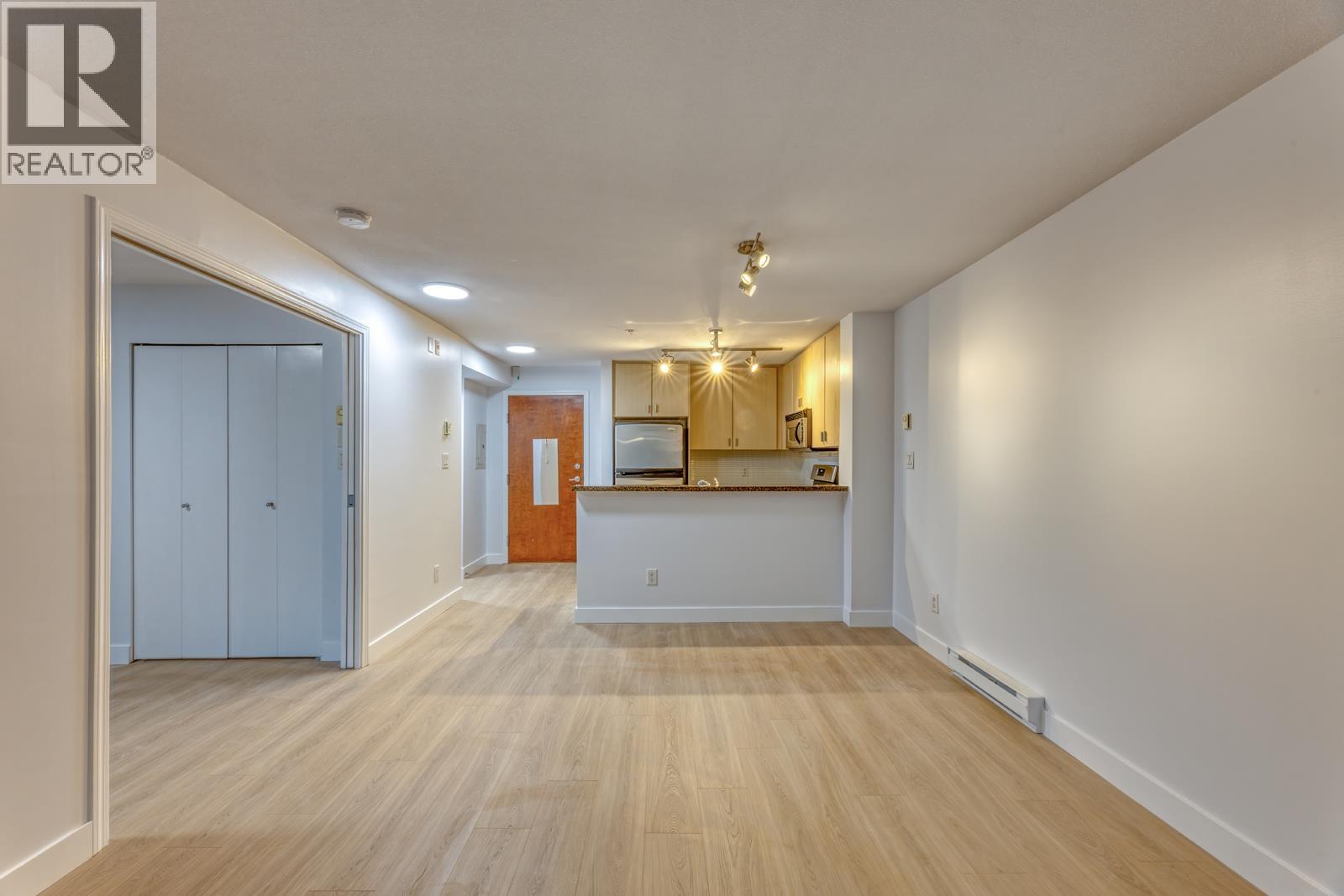 209 6888 Southpoint Drive Property Photo 4