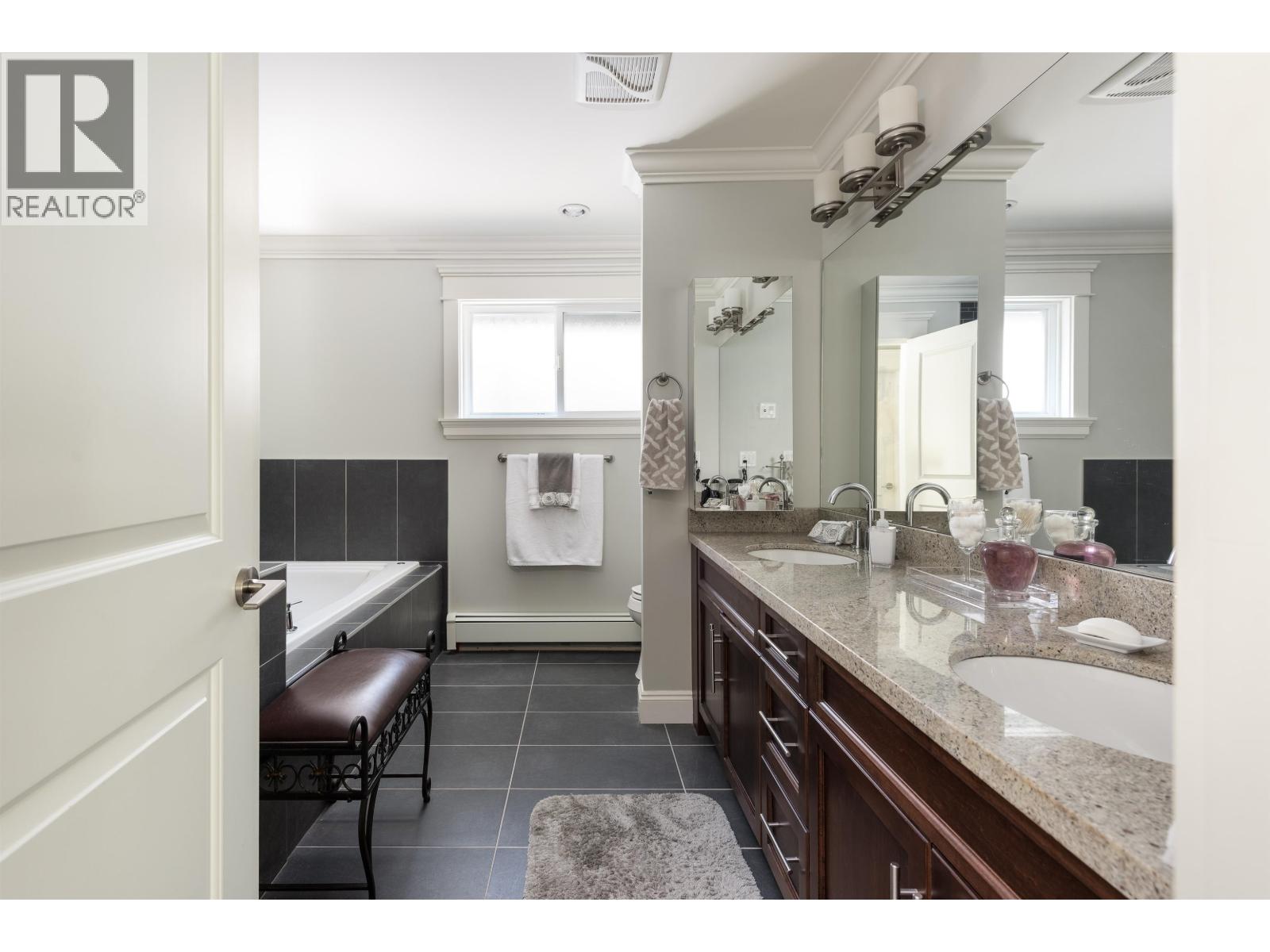 362 E 21st Street Property Photo 20