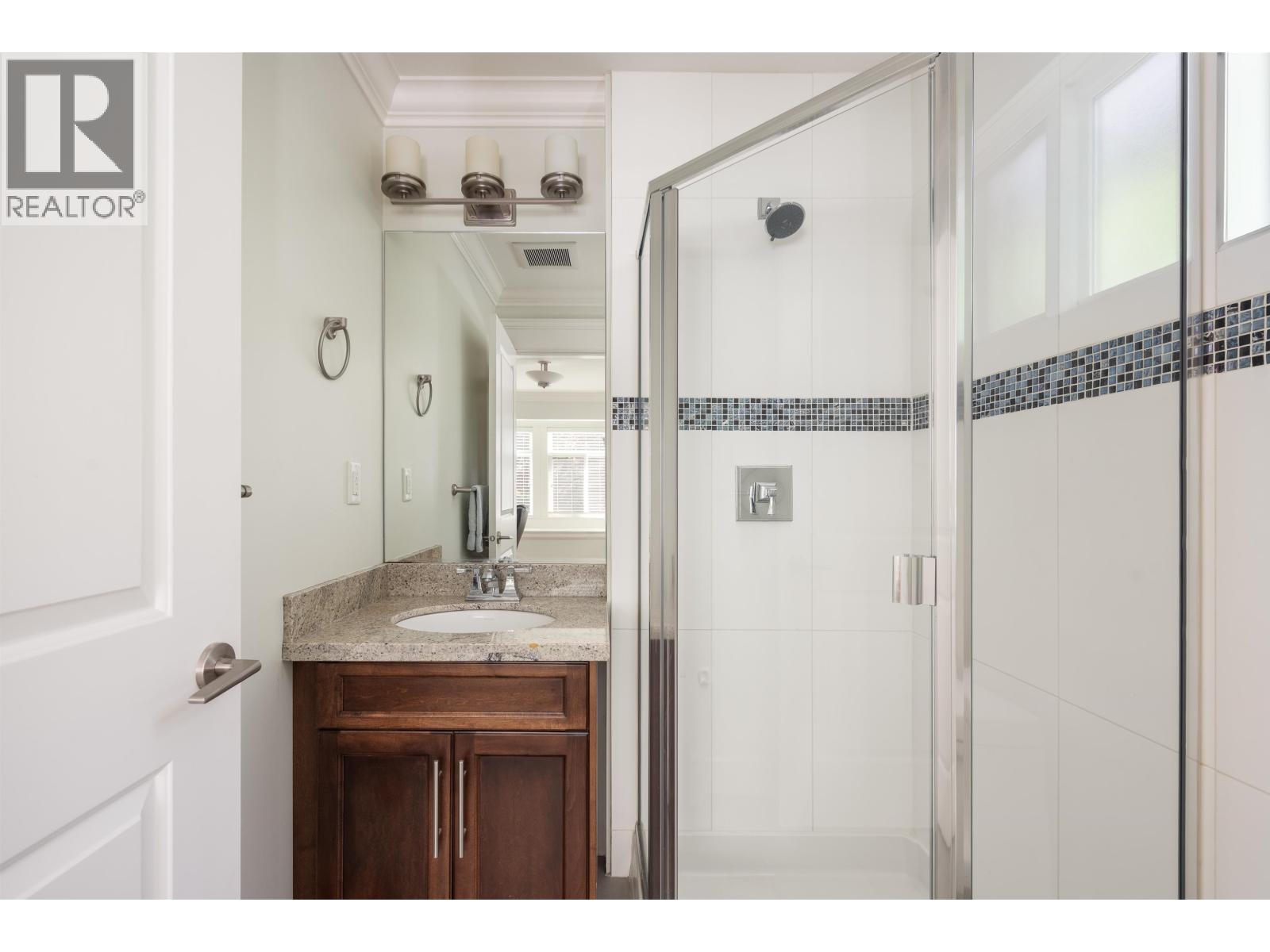 362 E 21st Street Property Photo 24