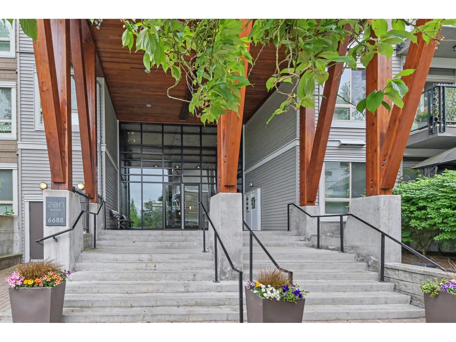 401 6688 120 Street Property Photo 2